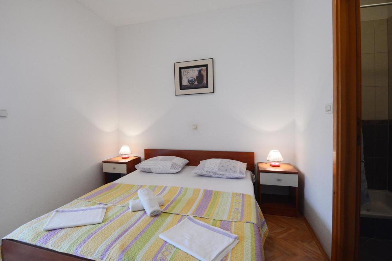 Apartments Ante Omis Exterior photo