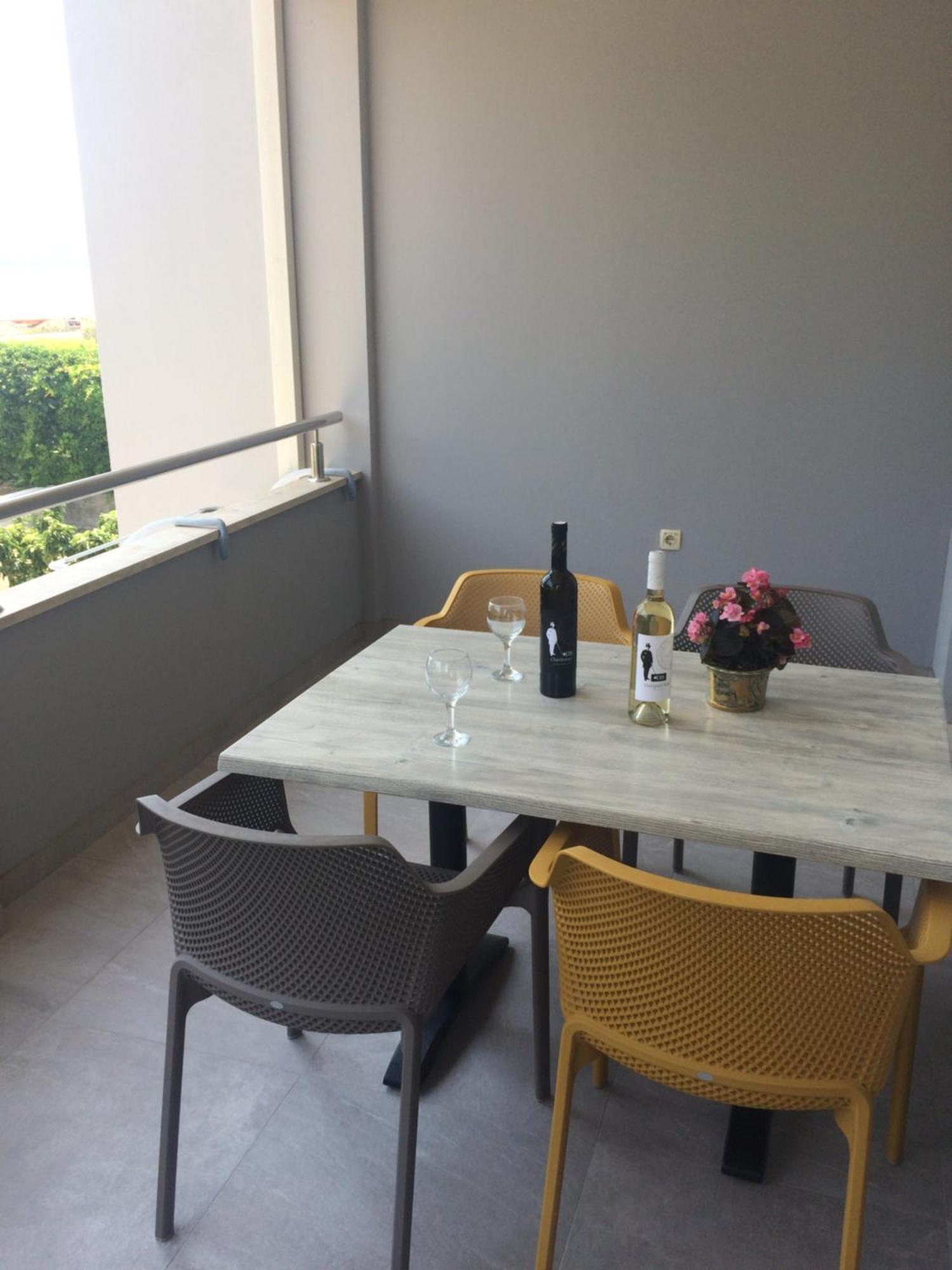 Apartments Ante Omis Exterior photo